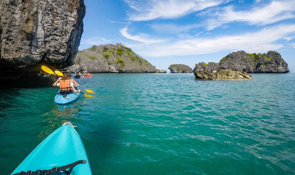 kayaking tour to Angthong Marine Park - 42 islands