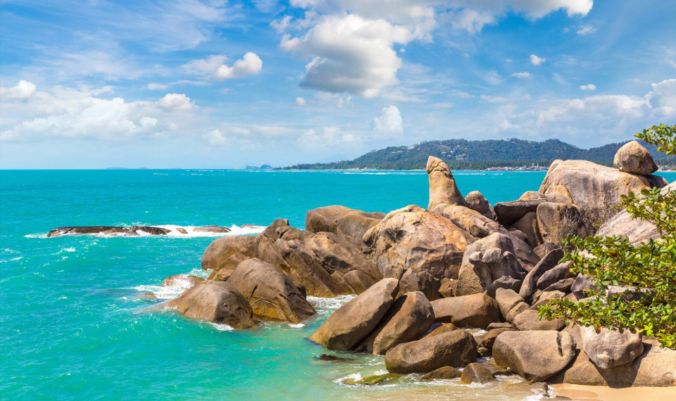 Grandfather and Grandmother Rocks on Koh Samui tour, a natural and iconic attraction along the tropical coast